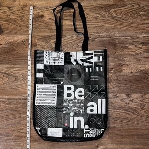 XL Lululemon reusable tote bag with snap closure